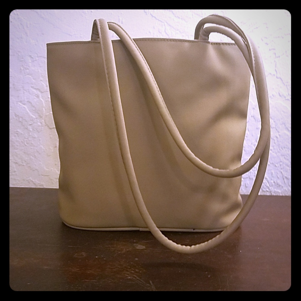 Bueno Handbag